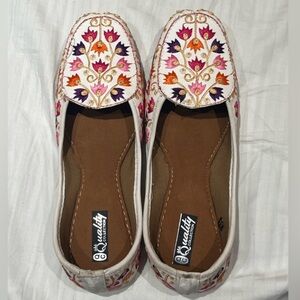 Hand-embroidered loafers size 7.5